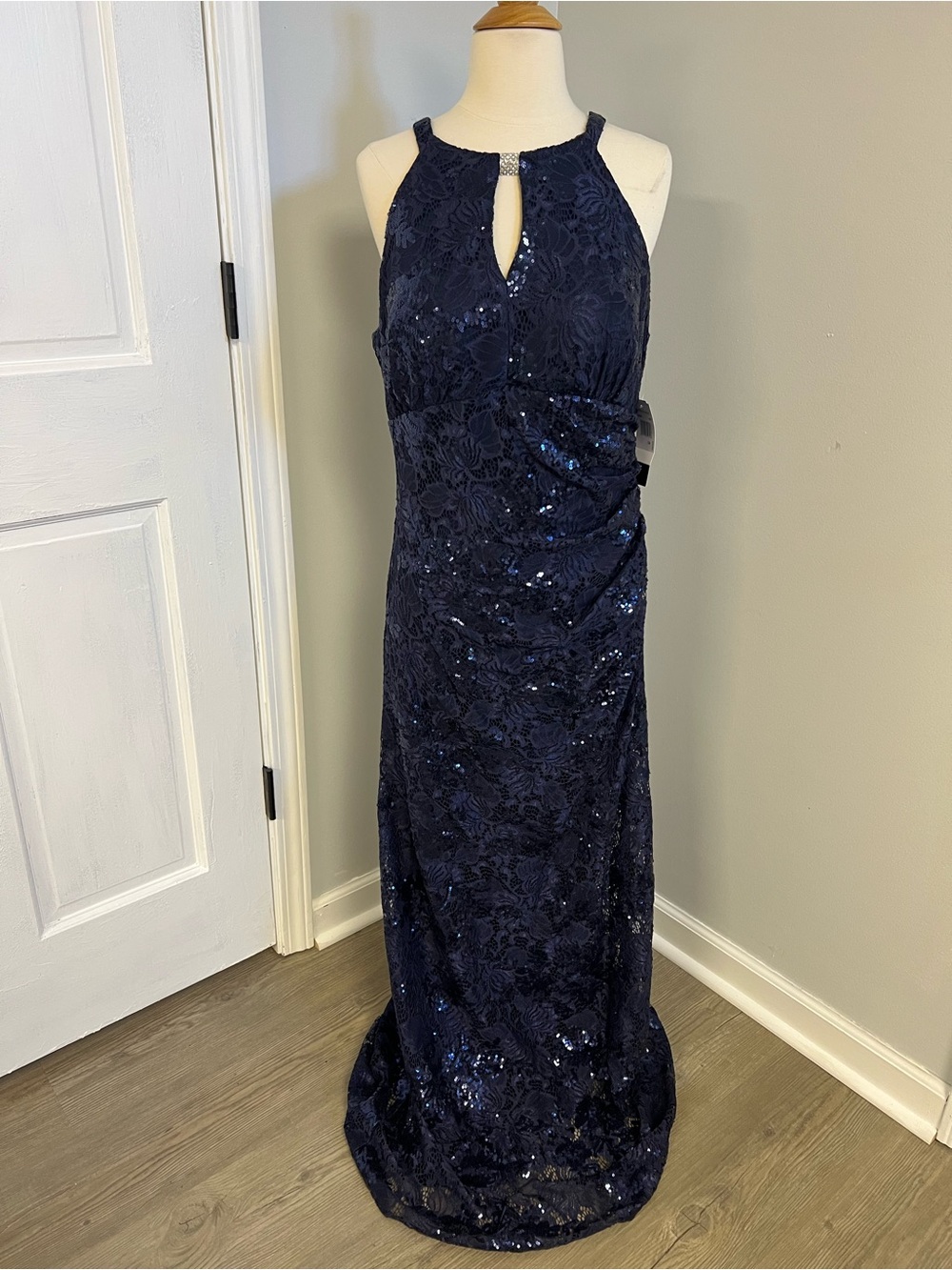 Betsy & Adam NWT Women's Sequin Floral Halterneck Gown Baby Size 14